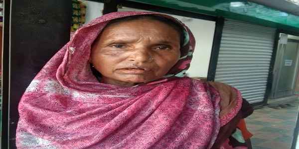 ৫ মিনিট ব্যবধানে বৃদ্ধা নারীকে দুইবার ভ্যাকসিন দেয়ার অভিযোগ - Banglar Mati