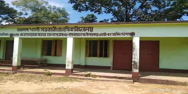 স্কুল বন্ধ ও সাংবাদিককে হুমকি দেয়ার ঘটনায় কারন দর্শানোর নোটিশ - Banglar Mati