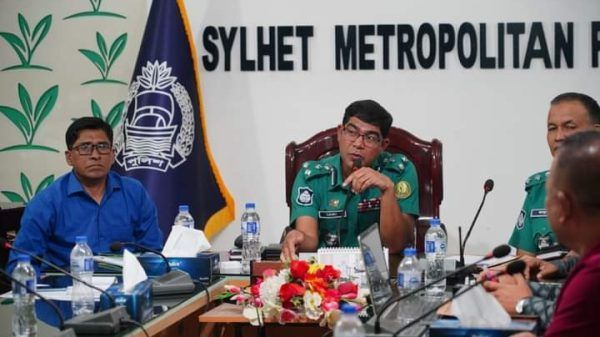 এসএমপি‘র পুলিশ কমিশনারের সাথে সিলেট হকার ঐক্য পরিষদের মতবিনিময় - Banglar Mati