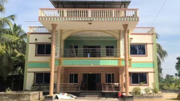 বাউফলের জানালার গ্রিল কেটে দুটি বাসায় পৃথক ডাকাতি - Banglar Mati