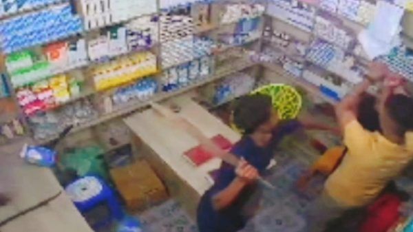 নগরীতে সুনামগঞ্জ ফার্মেসীতে হামলা, অভিযোগ করার পরও প্রশাসনের নীরব ভুমিকা - Banglar Mati