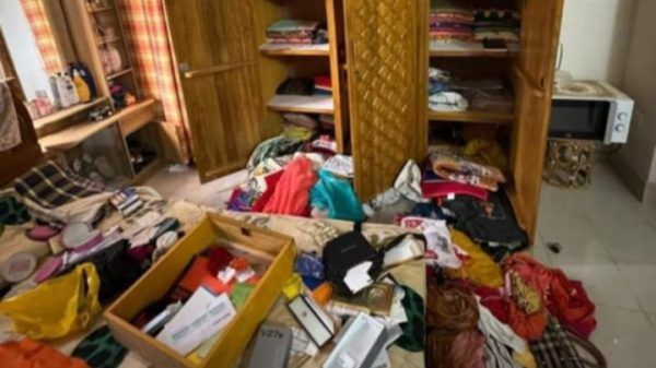 মিরাপাড়ায় বাসার গ্রীল কেটে ডাকাতির ঘটনা ঘটেছে - Banglar Mati