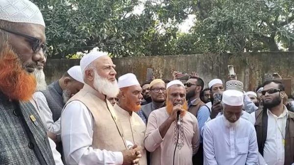 নিহত আবদুল্লাহর বাড়িতে জামায়াতের আমির শফিকুর রহমান - Banglar Mati
