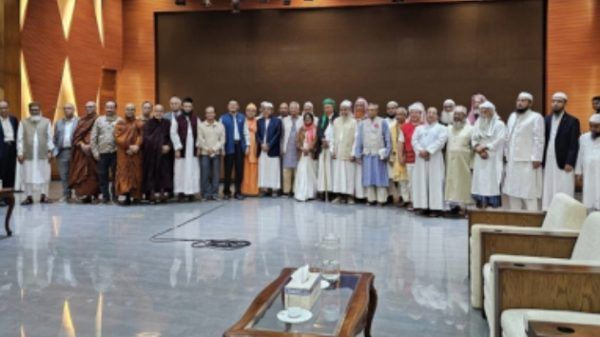 প্রধান উপদেষ্টার সাথে বৈঠককালে ঢাকায় ধর্মীয় সম্প্রীতি সম্মেলন’ করার প্রস্তাব - Banglar Mati