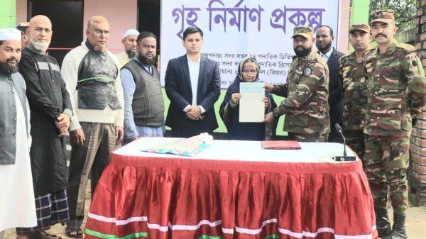 গোলাপগঞ্জে সেনাবাহিনীর উপহারের ঘর পেলেন বীর মুক্তিযোদ্ধা তাহের আলীর পরিবার - Banglar Mati