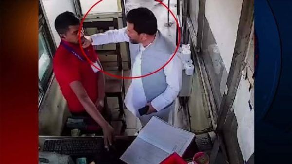 টোল নিতে দেরি করায় টোলপ্লাজা কর্মীকে লাঞ্ছিত করলেন বিএনপি নেতা - Banglar Mati