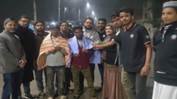 একতা ফাউন্ডেশন বাংলাদেশ এর উদ্যোগে নগরীতে শীতবস্ত্র বিতরণ - Banglar Mati