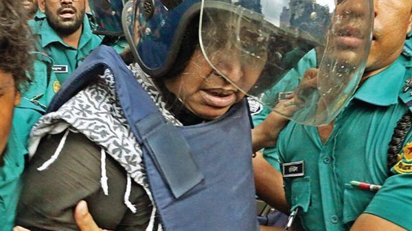 কাঠগড়ায় টিস্যু পেপারে চিঠি লিখলেন দীপু মনি - Banglar Mati