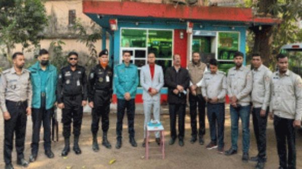 কাষ্টঘরে টাস্কফোর্সের অভিযানে মা দ ক সহ ২ জন আটক - Banglar Mati