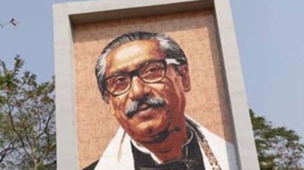 সিলেট ডিসি অফিসের শেখ মুজিবের ম্যুরাল অপসারণের দাবীতে বিক্ষোভের ডাক - Banglar Mati