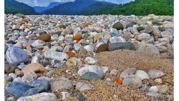 অবশেষে খুলতে যাচ্ছে সিলেটের পাথর কোয়ারি - Banglar Mati