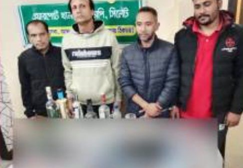 নগরীর আম্বরখানা থেকে যৌথ বাহিনীর অভিযানে অস্ত্র সহ ৪ যুবক আটক - Banglar Mati