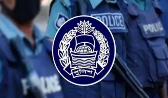 চট্রগ্রামে পুলিশের উর্ধ্বতন কর্মকতা সহ আট জনের বিরুদ্ধে চাঁদাবাজির মামলা - Banglar Mati