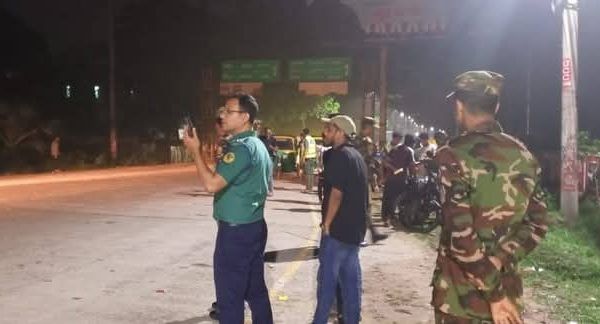 সিলেট মহানগরে নিরাপত্তা নিশ্চিত করতে এসএমপি ও সেনাবাহিনীর যৌথ  চেকপোস্ট - Banglar Mati