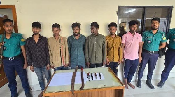 নগরীর বুরহান উদ্দিনে ডাকাতির প্রস্তুতি কালে আটক ৬ - Banglar Mati