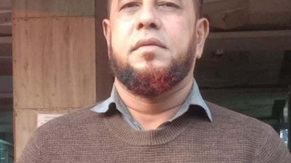 শান্তিগঞ্জে ছাত্রলীগ সভাপতির কাছে জুলাই আন্দোলনকারীকে ক্ষমা চাইতে বাধ্য করলেন বিএনপি নেতা নুর আলী - Banglar Mati