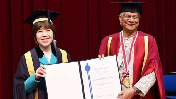 প্রধান উপদেষ্টাকে সম্মানসূচক ডক্টরেট ডিগ্রি দিলো সোকা বিশ্ববিদ্যালয় - Banglar Mati