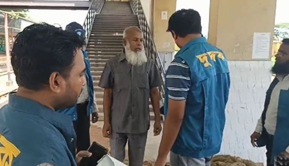 সিলেট রেলওয়ে ষ্টেশনে দুদকের অভিযান সাবান ও বদনা সরবরাহ বাবদ বছরে ৭ কোটি ২০ লাখ টাকার অনিয়ম - Banglar Mati