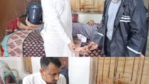 অসহায় রোগীকে আল কাসিম বন্ধর বাড়ি ইউনিটি ট্রাস্ট্রের নগদ অর্থ প্রদান - Banglar Mati