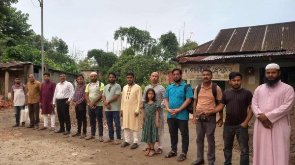 সাংবাদিক তুহিন হত্যার প্রতিবাদে কানাইঘাটে সাংবাদিকদের মানববন্ধন - Banglar Mati