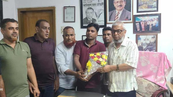 সিলেট জেলা কৃষি খামার ও কৃষিজীবী শ্রমিক ট্রেড ইউনিয়নের সাবেক মেয়র আরিফুল হক চৌধুরীর সাথে সাক্ষাৎ - Banglar Mati