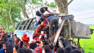 মাগুরা-যশোর মহাসড়কে বাস-ট্রাক মুখোমুখি সংঘর্ষে নিহত ১, আহত ১৫ - Banglar Mati