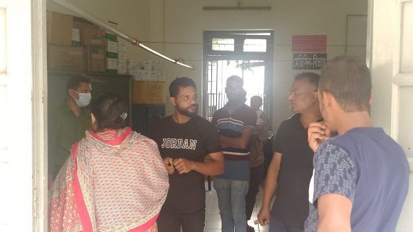 সিলেট সদর হাসপাতালে আগুন ও চুরি আতংক " দায়িত্বশীলদের অবহেলা দাবি রোগীর স্বজনদের - Banglar Mati