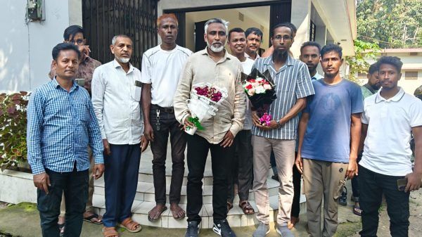 যুক্তরাজ্য প্রবাসী শামীম আহমদ ওসমানী বিমানবন্দরে বিভিন্ন মহলের ফুলেল শুভেচছায় সংবর্ধিত - Banglar Mati